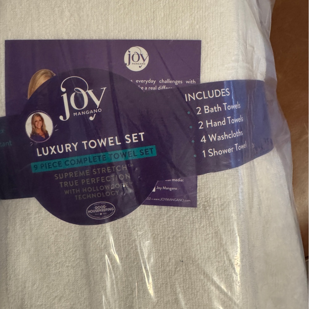 Joy Mangano luxury towel set.
